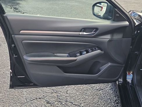 Used 2024 Nissan Altima 2.5 SR image 8