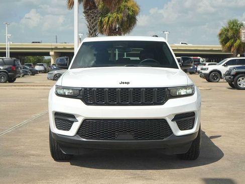 Used 2024 Jeep Grand Cherokee Altitude AWD/4WD image 6