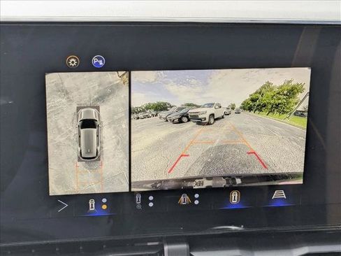 Used 2025 Chevrolet Equinox ACTIV w/ Safety and Technology Package FWD image 12