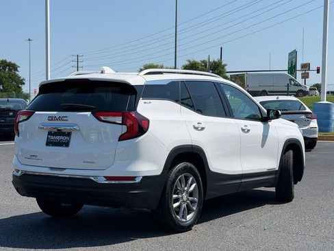 Used 2023 GMC Terrain SLT AWD/4WD image 3