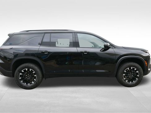 Used 2025 Chevrolet Traverse Z71 w/ Enhanced Driving Package AWD/4WD image 9