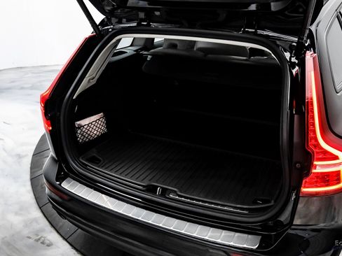 Used 2020 Volvo V60 T5 Momentum w/ Protection Package Premier image 86