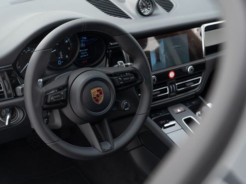Used 2026 Porsche Macan AWD/4WD image 19