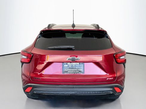 Used 2024 Chevrolet Trax RS w/ Sunroof Package FWD image 6