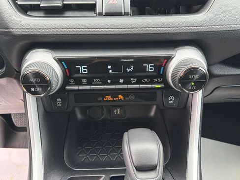 Used 2024 Toyota RAV4 XLE AWD/4WD image 18