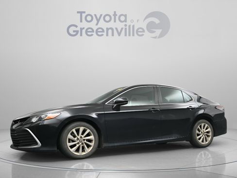 Used 2022 Toyota Camry LE image 5
