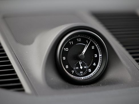 Certified 2024 Porsche Macan image 38