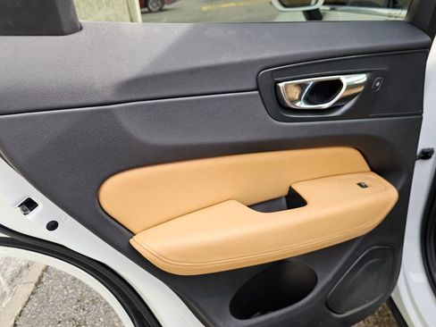 Used 2018 Volvo XC60 T6 Inscription w/ Convenience Package image 19