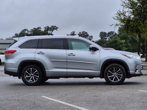 Used 2018 Toyota Highlander XLE w/ Protection Package #3 AWD/4WD image 6