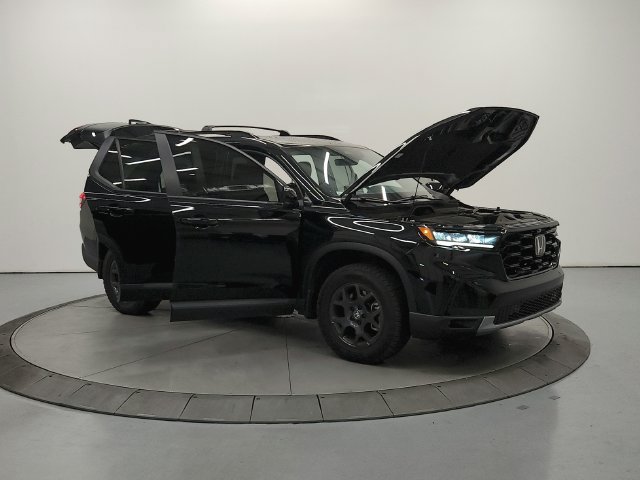 Used 2025 Honda Pilot TrailSport image 10