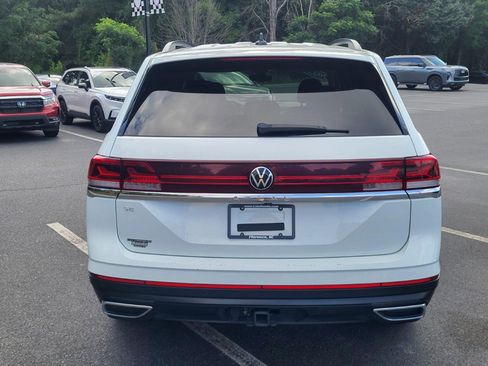 Used 2025 Volkswagen Atlas SE FWD image 3
