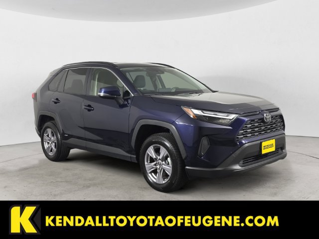 Used 2025 Toyota RAV4 XLE AWD/4WD image 3