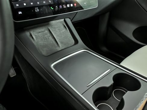Used 2023 Tesla Model Y Long Range AWD/4WD image 31