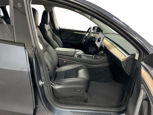 Certified 2023 Tesla Model Y AWD image 13