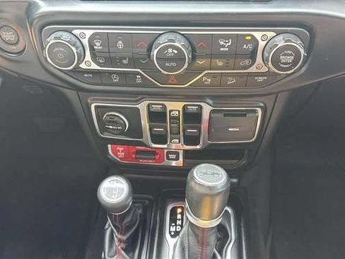 Used 2019 Jeep Wrangler Unlimited Rubicon AWD/4WD image 17