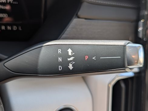 Used 2025 GMC Acadia Denali w/ Super Cruise Package FWD image 32