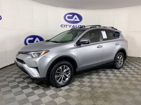 Used 2018 Toyota RAV4 LE image 7