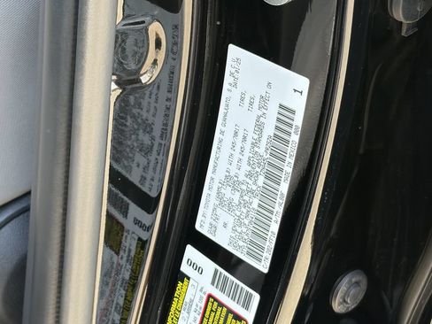 Certified 2025 Toyota Tacoma SR5 AWD/4WD image 38