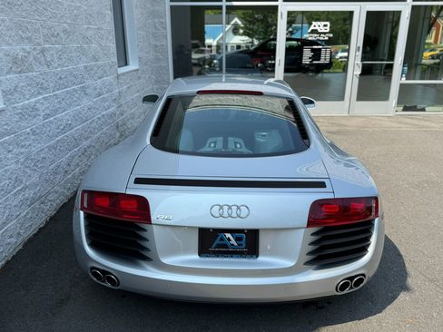 Used 2011 Audi R8 V8 image 18