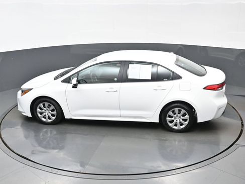 Used 2025 Toyota Corolla LE FWD image 35