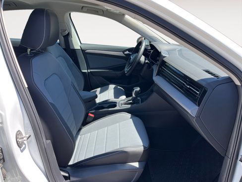 Used 2025 Volkswagen Jetta SE w/ Sunroof Package FWD image 18