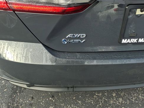 Used 2025 Toyota Camry SE image 9