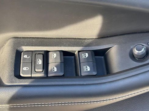 Used 2023 Jeep Grand Cherokee L Laredo image 16