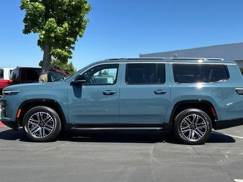 New 2026 Jeep Grand Wagoneer L 2WD image 7