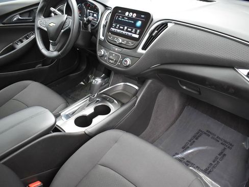 Used 2017 Chevrolet Malibu LT image 31