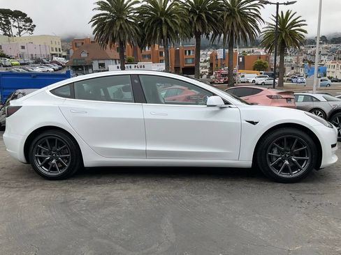 Used 2020 Tesla Model 3 Standard Range Plus RWD image 3
