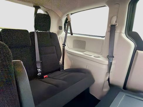Used 2017 Dodge Grand Caravan SE image 24