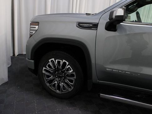 Used 2025 GMC Sierra 1500 Denali Ultimate image 8