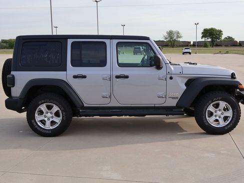 Used 2021 Jeep Wrangler Unlimited Sport image 7