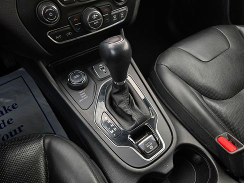 Used 2019 Jeep Cherokee Limited w/ Technology Group AWD/4WD image 26