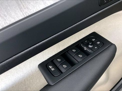 New 2026 Volvo XC40 B5 Ultra w/ Protection Package Premier AWD/4WD image 23