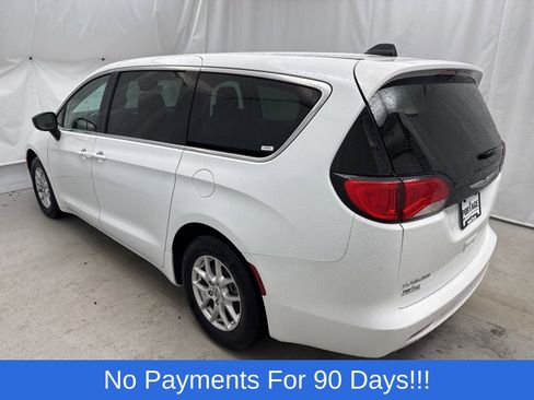 Used 2024 Chrysler Voyager LX FWD image 5