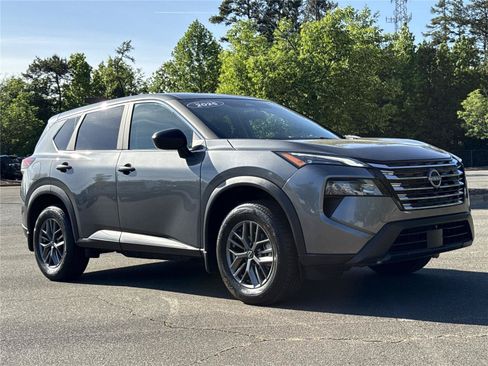 Used 2025 Nissan Rogue S FWD image 26