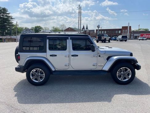 Used 2021 Jeep Wrangler Unlimited Sahara AWD/4WD image 4