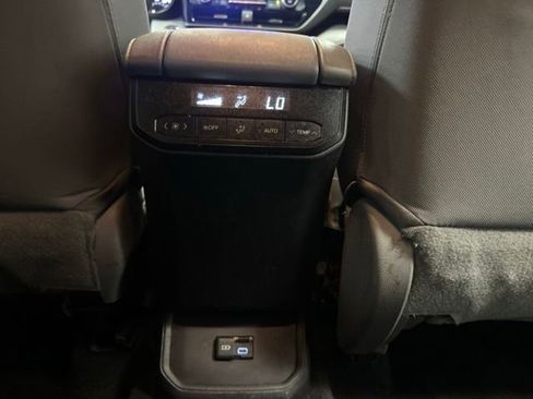Used 2023 Toyota Highlander L FWD image 22