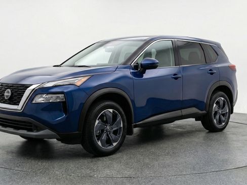 Used 2025 Nissan Rogue SV image 3