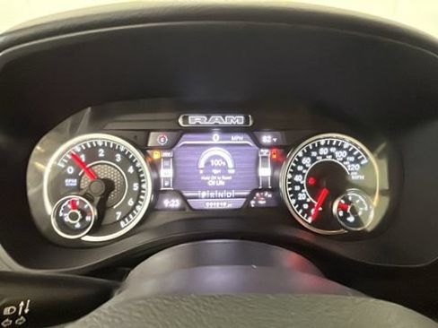 Used 2022 RAM 1500 Big Horn AWD/4WD image 17