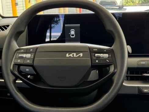 Used 2025 Kia K4 LXS image 27
