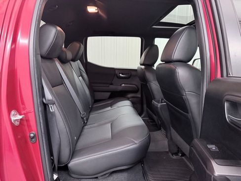 Used 2022 Toyota Tacoma TRD Sport w/ TRD Premium Sport Package AWD/4WD image 35