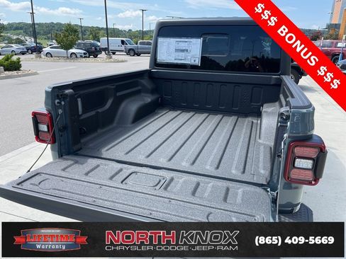 New 2025 Jeep Gladiator Sport image 19