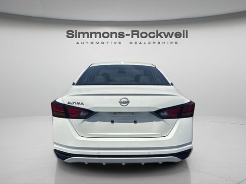 Used 2025 Nissan Altima 2.5 SV FWD image 7