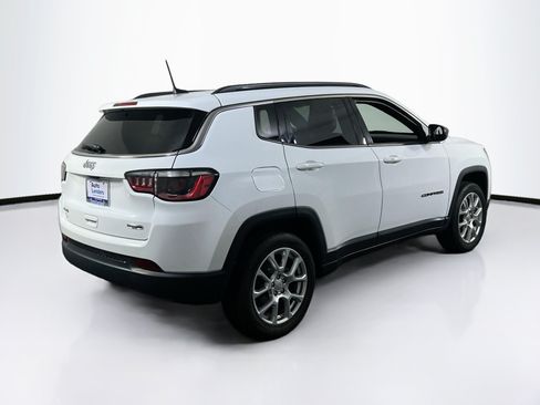 Used 2023 Jeep Compass Latitude w/ Sun and Sound Group AWD/4WD image 5