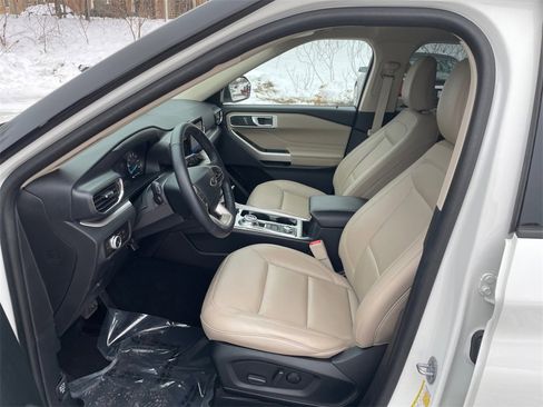 Used 2023 Ford Explorer XLT w/ Equipment Group 202A image 13