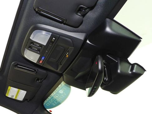 Certified 2025 Subaru Crosstrek 2.5i Sport w/ Crosstrek Mirror Package image 17