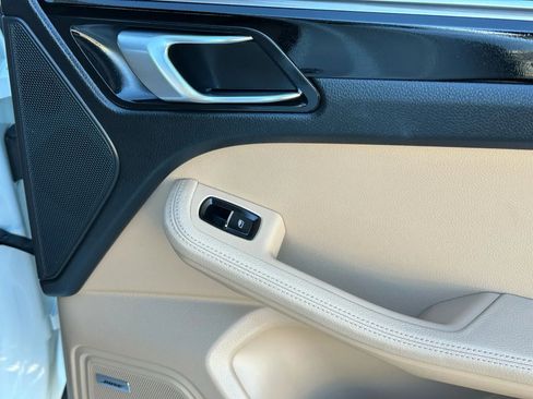 Used 2019 Porsche Macan image 26