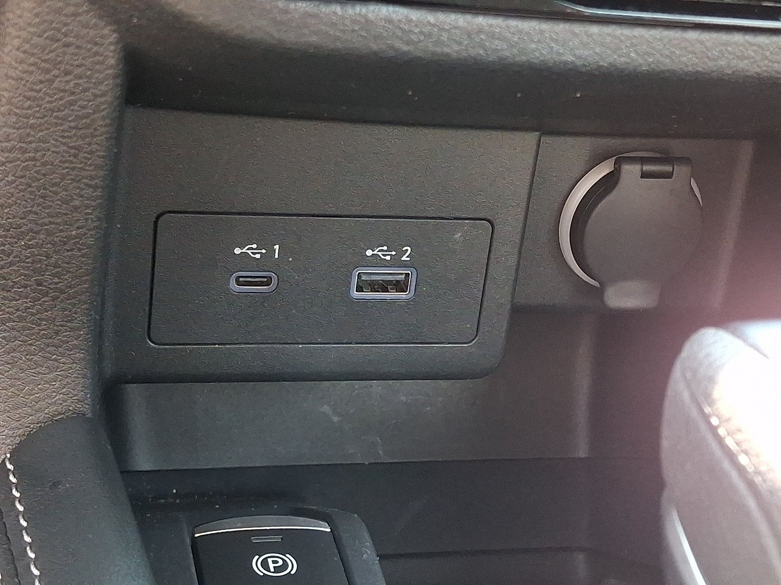 Certified 2023 Nissan Kicks SR w/ SR Premium Package FWD image 26